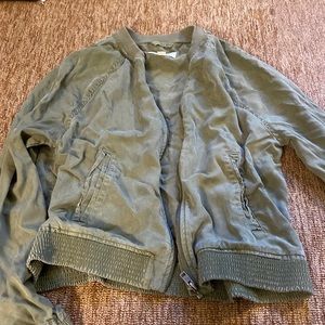 NWOT Long sleeve army green light jacket